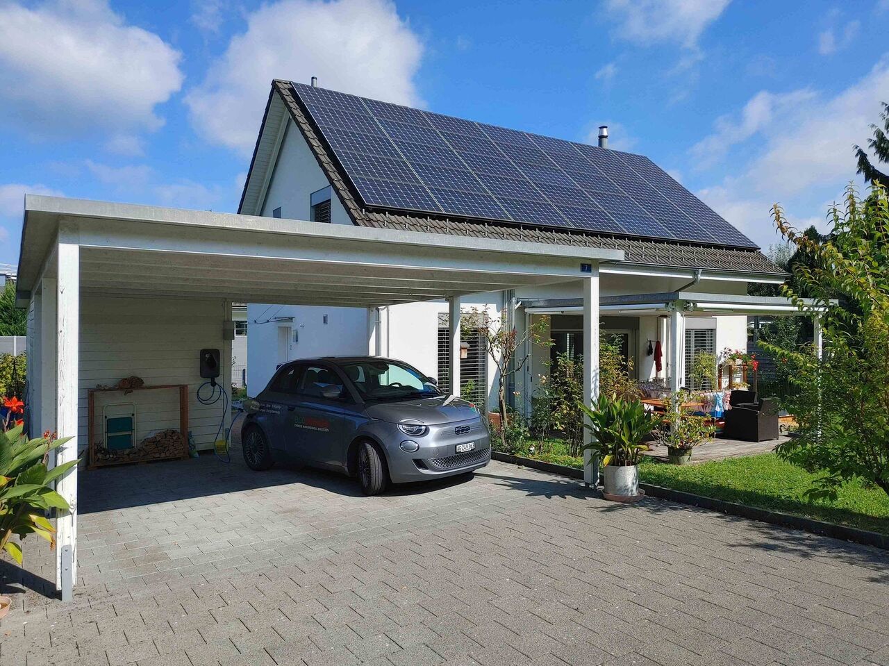 Gut kombiniert: PV-Anlage + E-Mobilität